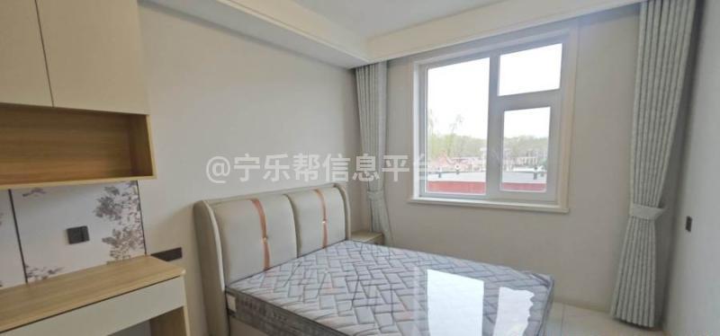 城南全新精装三室售价50W左右城南现有优质中介房源出售，该房源位于城南区域，